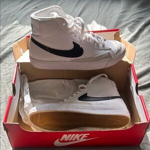 Nike White and Black High-Tops